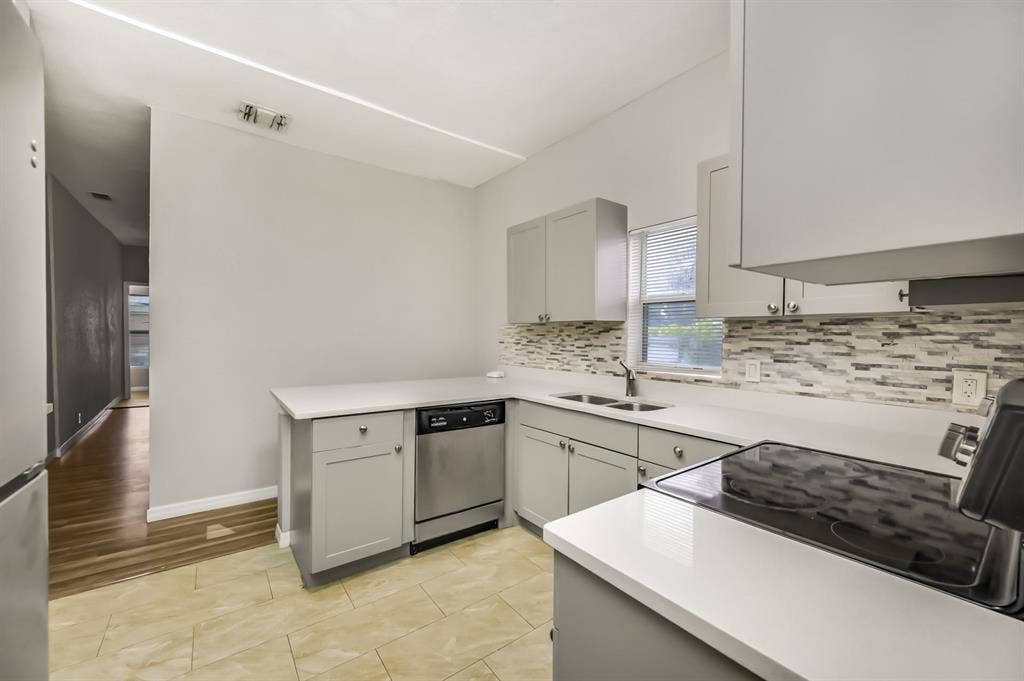 7 BR in Seminole