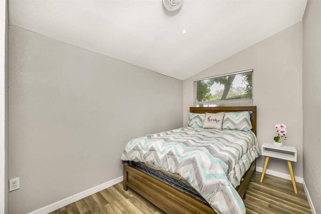 7 BR in Seminole