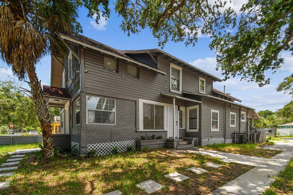 12 BR in St. Petersburg