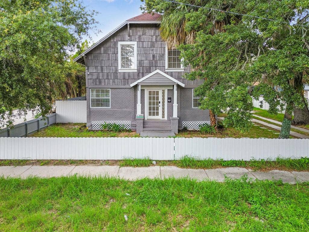 12 BR in St. Petersburg