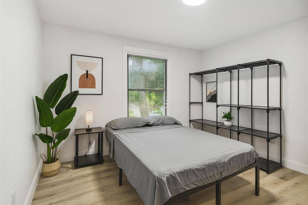 12 BR in St. Petersburg