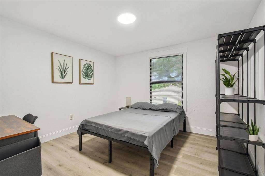 12 BR in St. Petersburg