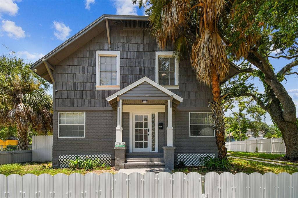 12 BR in St. Petersburg