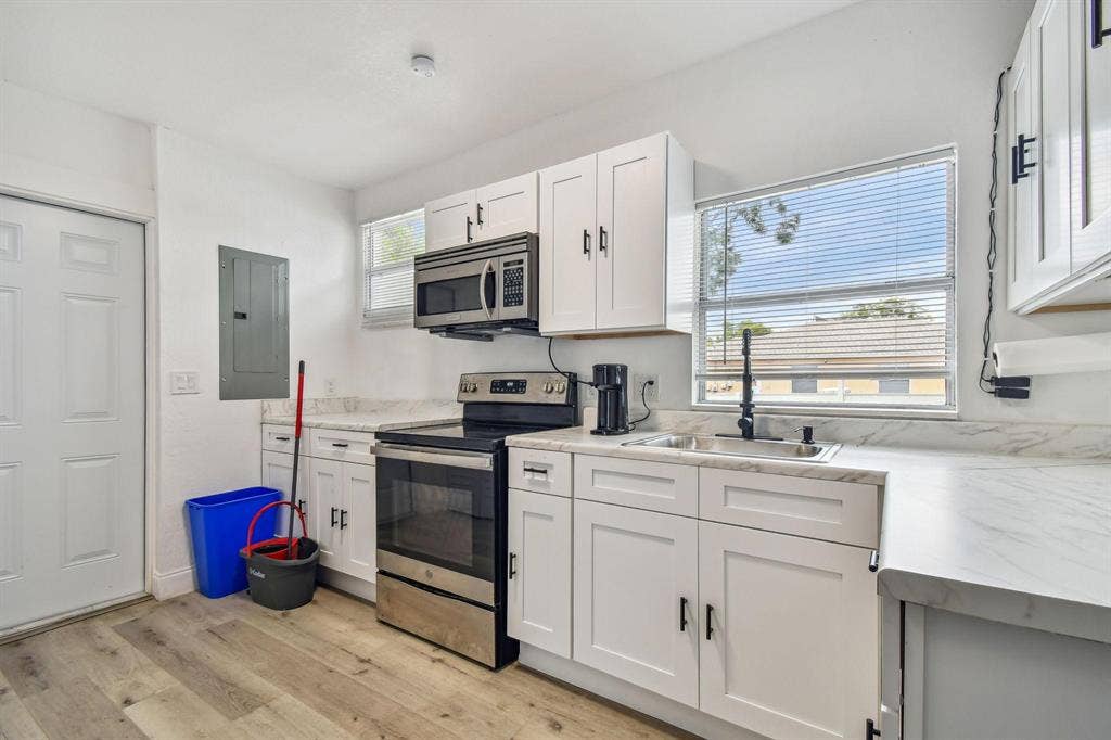 12 BR in St. Petersburg