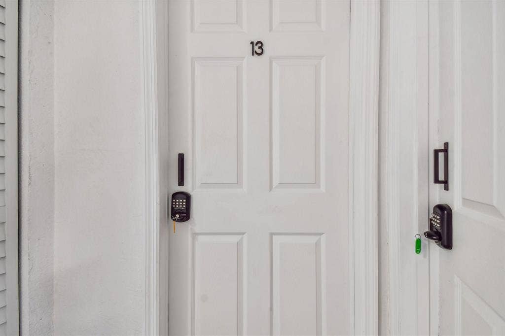 12 BR in St. Petersburg