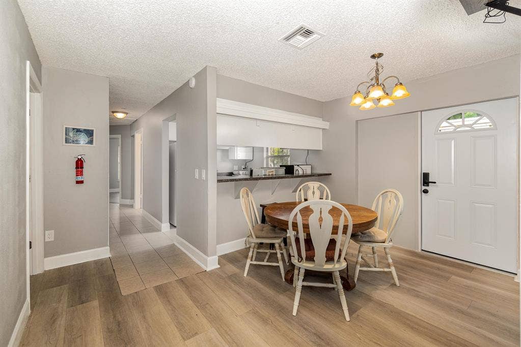 5 BR in Oakland
