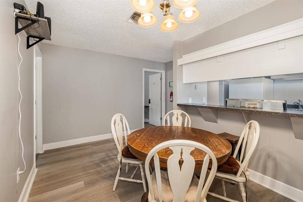 5 BR in Oakland