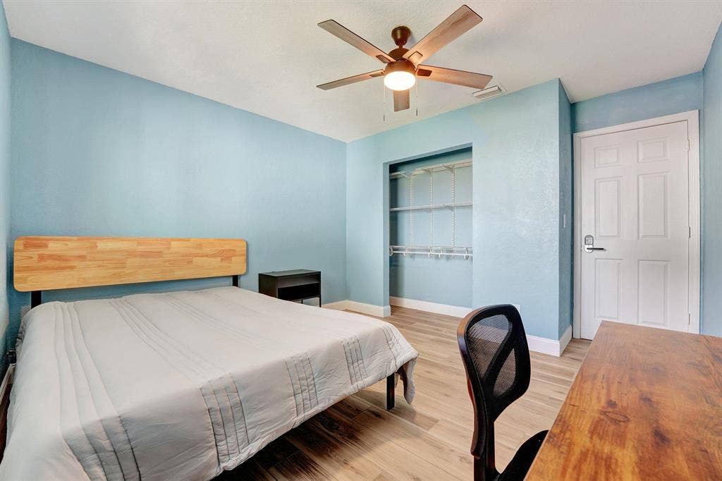 6 BR in Hollywood