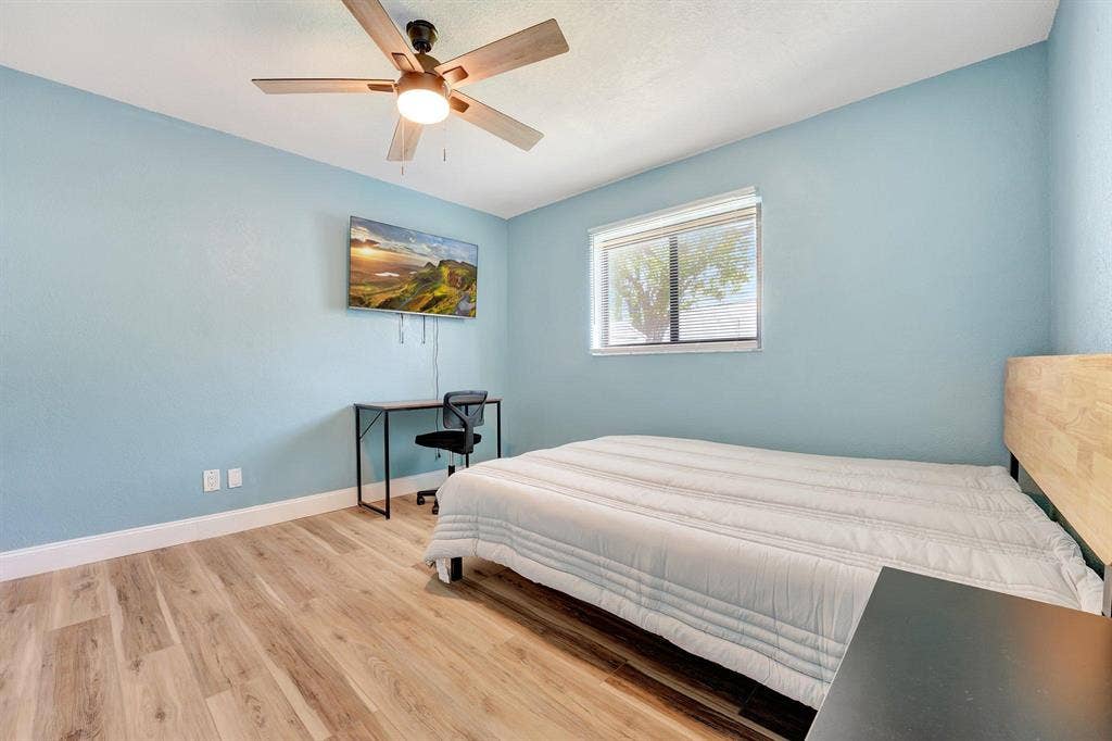 6 BR in Hollywood
