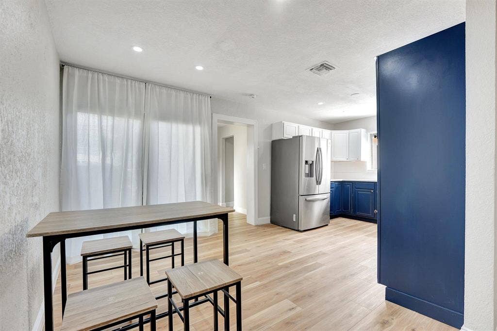 6 BR in Hollywood