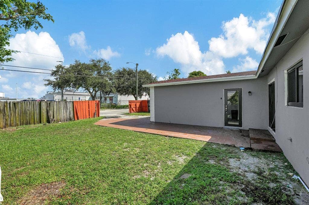 6 BR in Hollywood