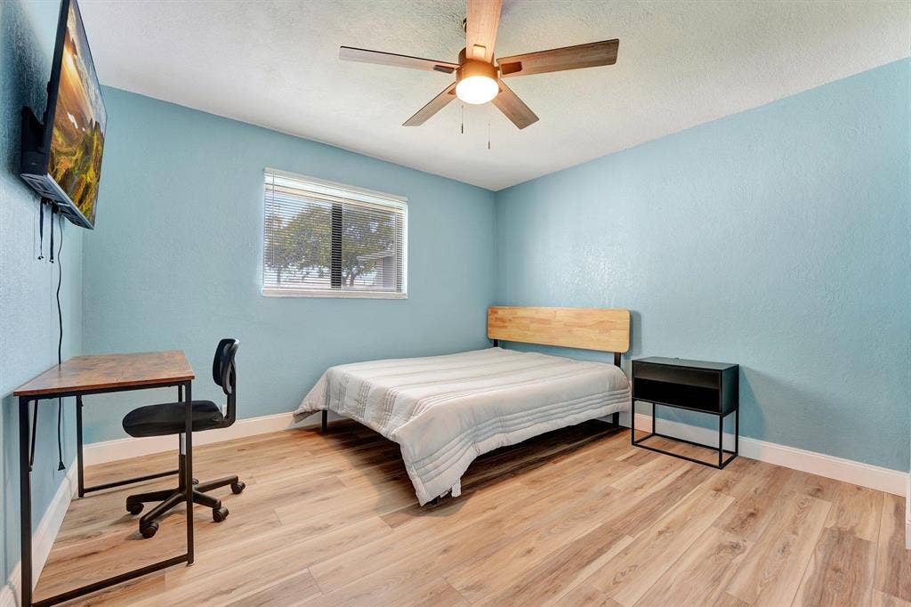 6 BR in Hollywood