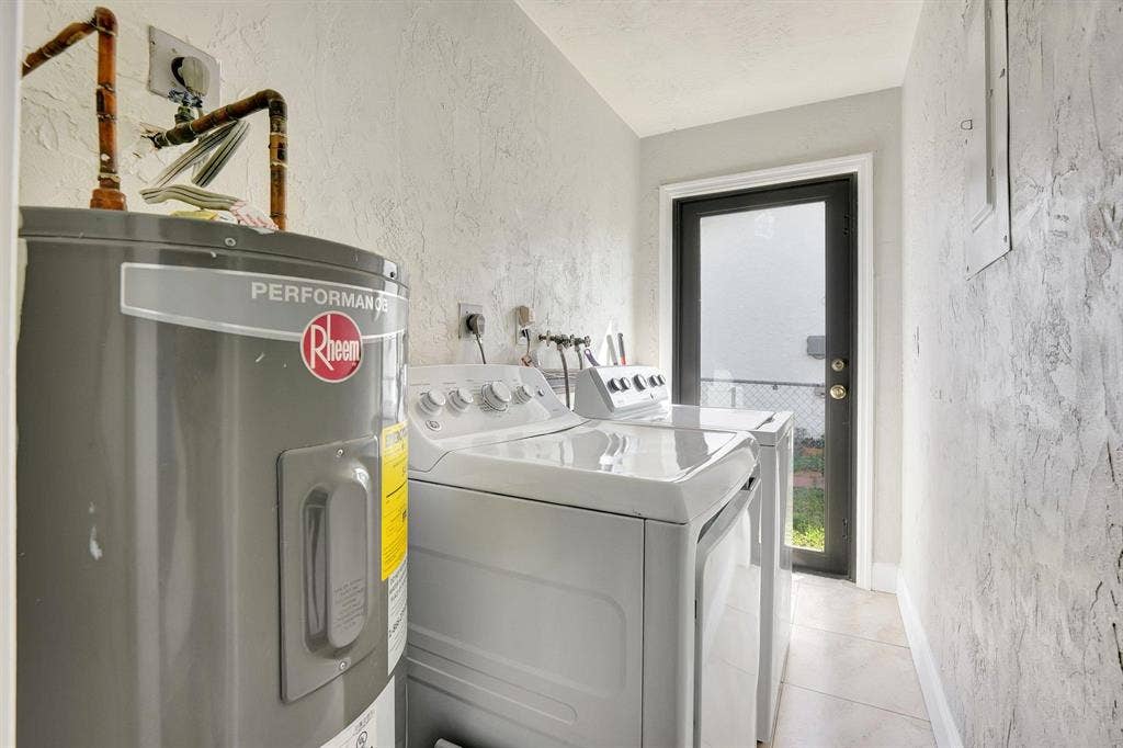 6 BR in Hollywood