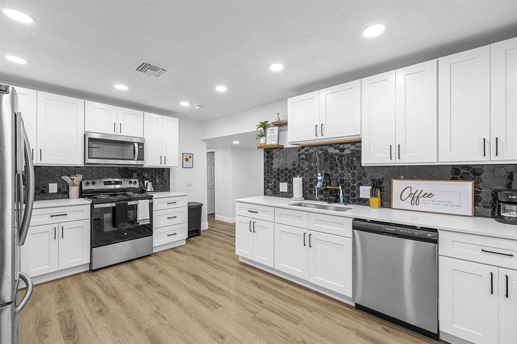 8 BR in Rockledge