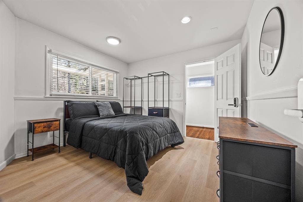 8 BR in East Point