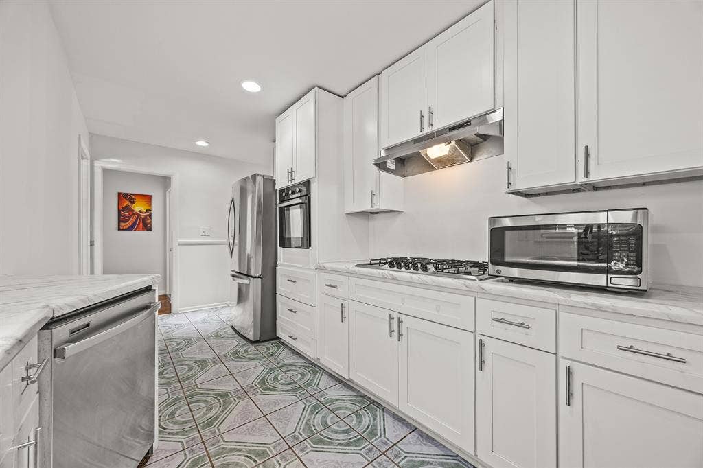 8 BR in East Point