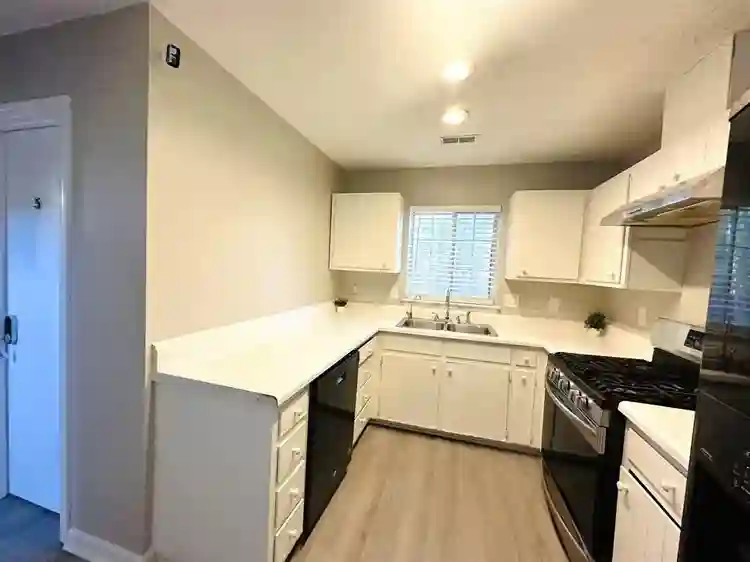 6 BR in Durham