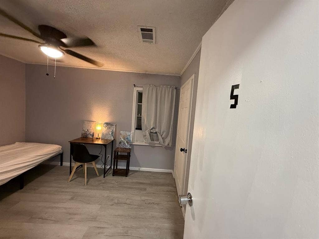 6 BR in Arlington