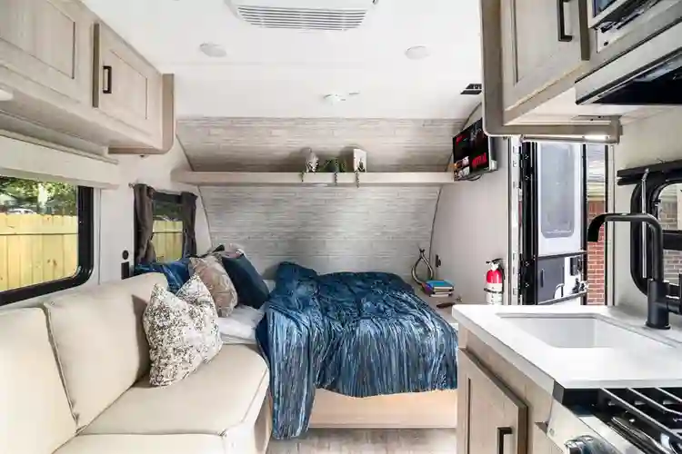 1 BR in Riverdale