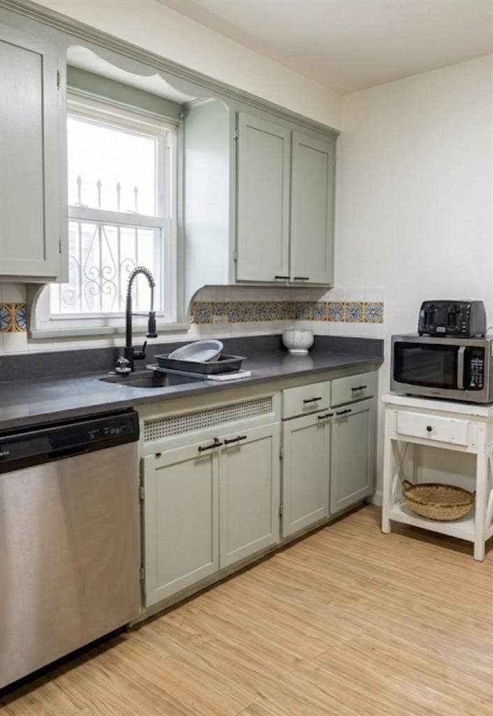 5 BR in Euclid