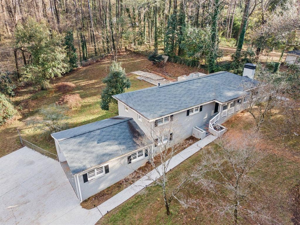 6 BR in Austell
