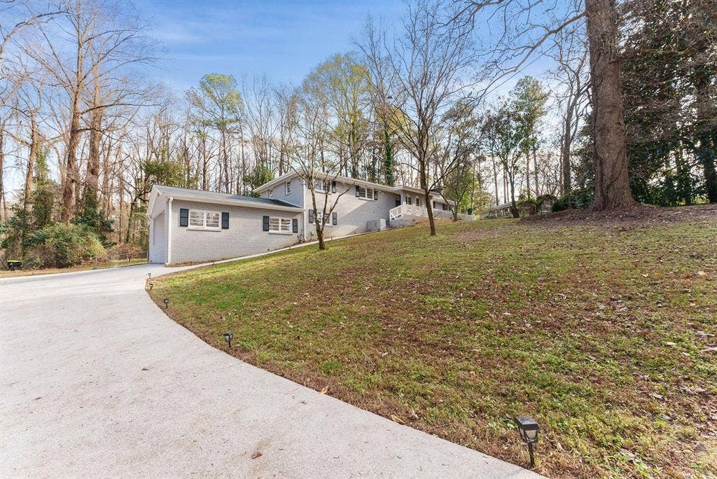 6 BR in Austell