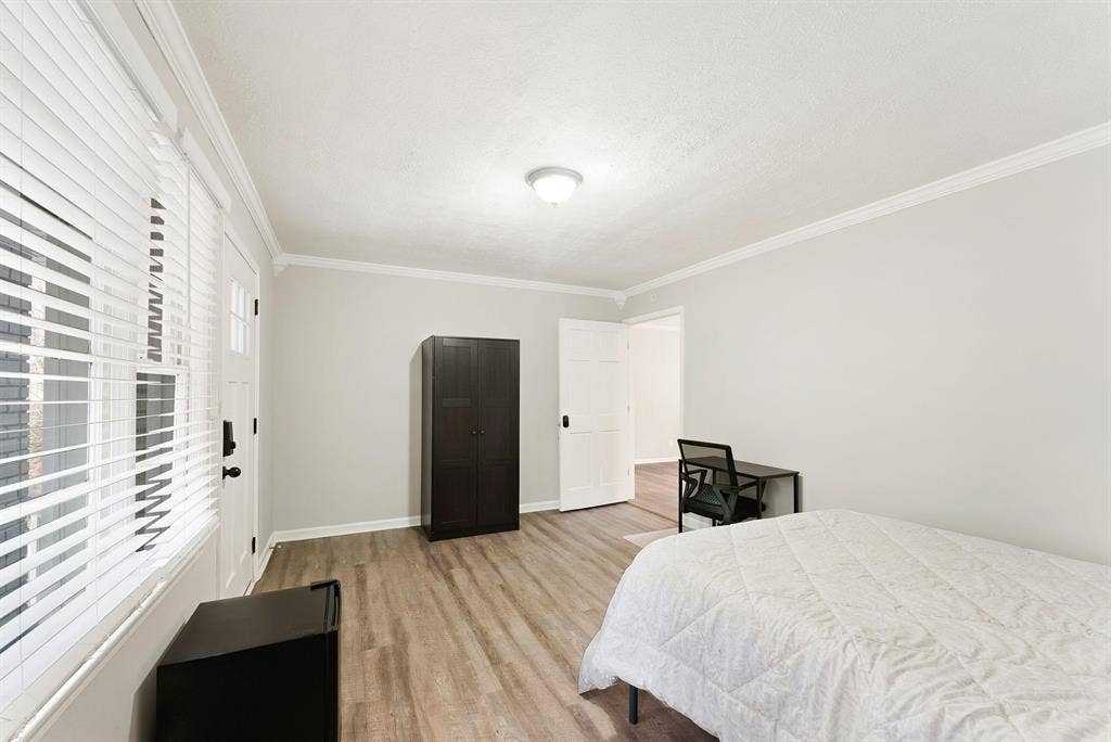 6 BR in Austell
