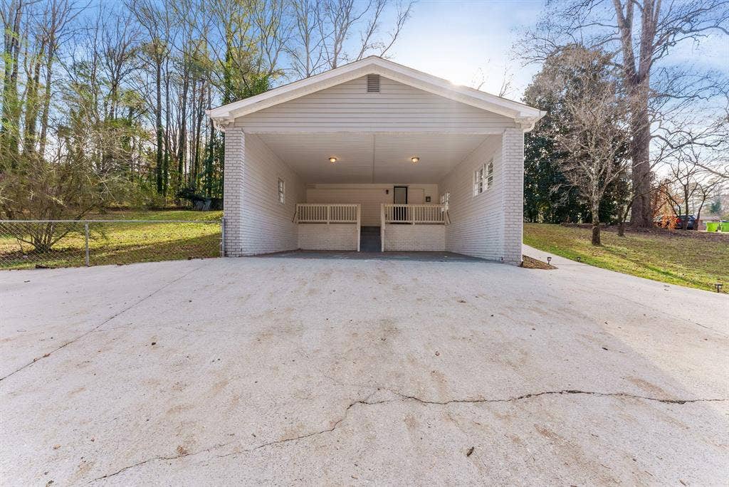 6 BR in Austell