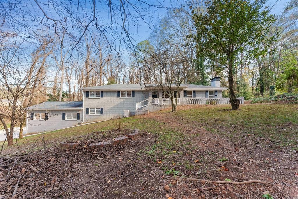 6 BR in Austell