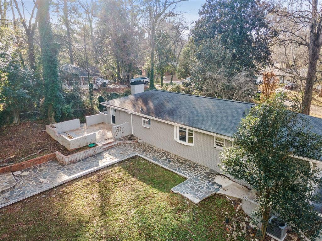 6 BR in Austell