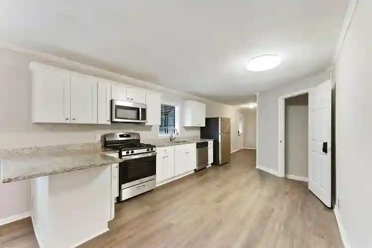6 BR in Austell