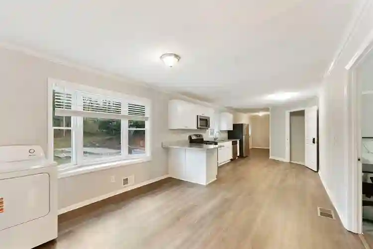 6 BR in Austell