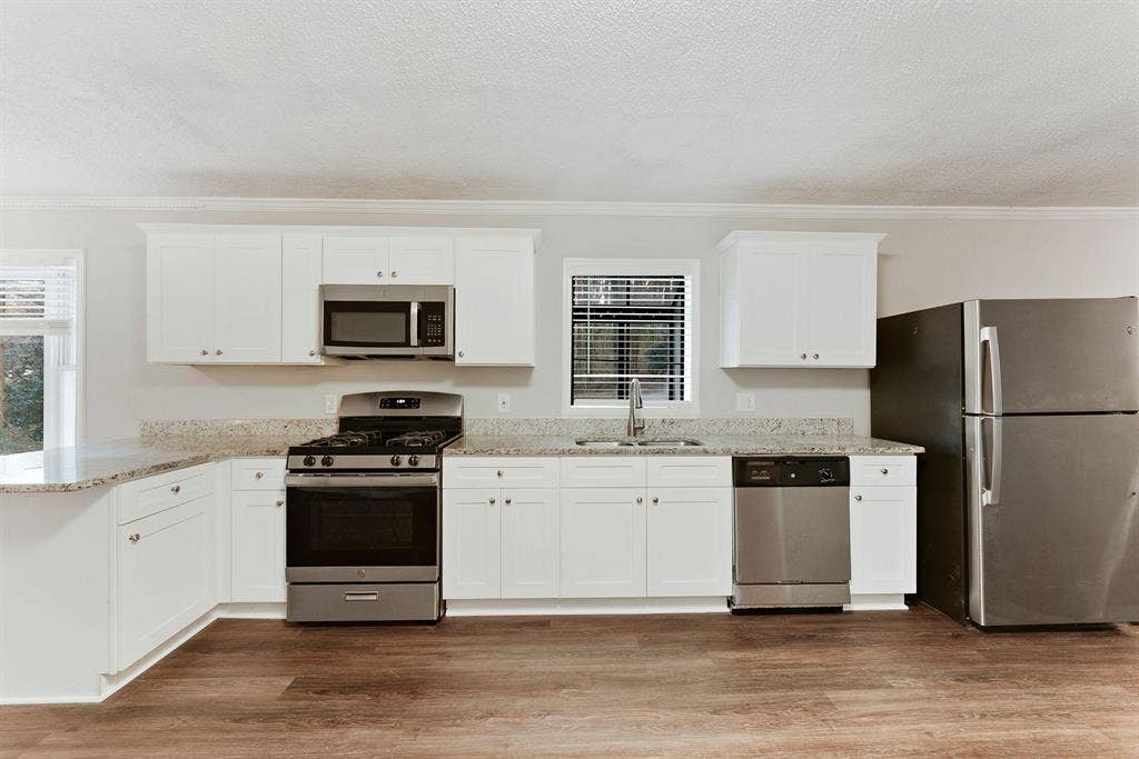 6 BR in Austell