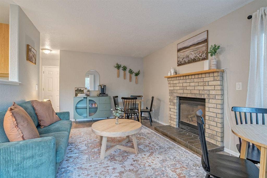5 BR in Thornton