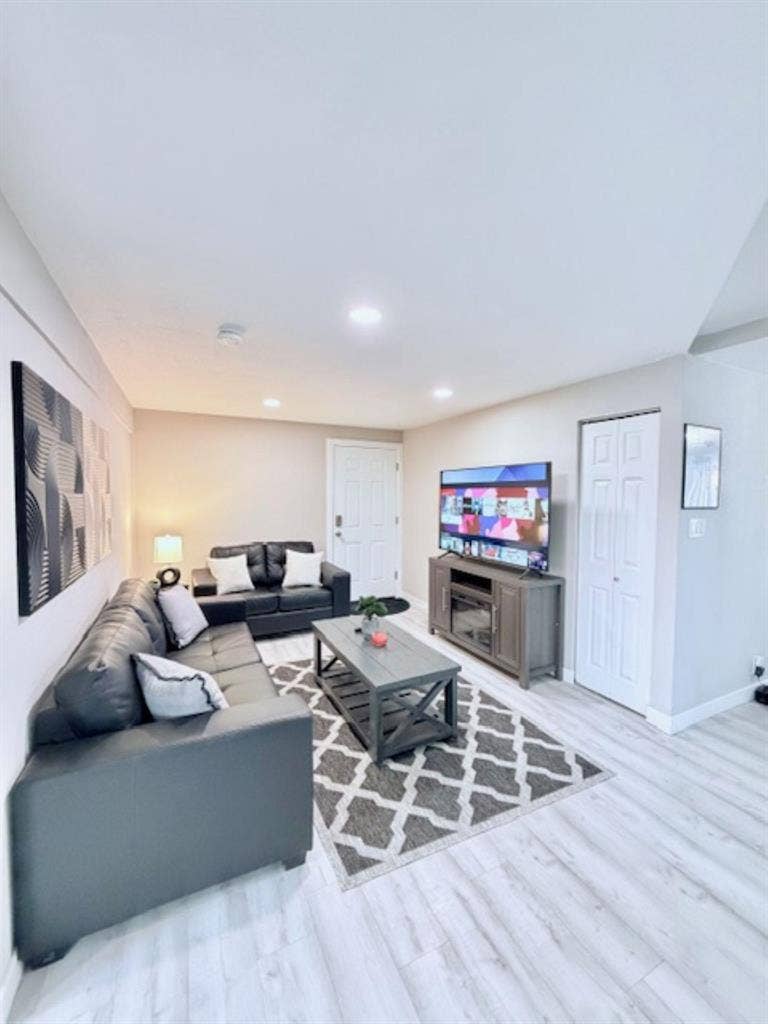 4 BR in Englewood