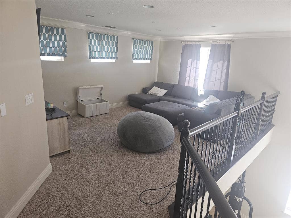 Looking for roomate. Female