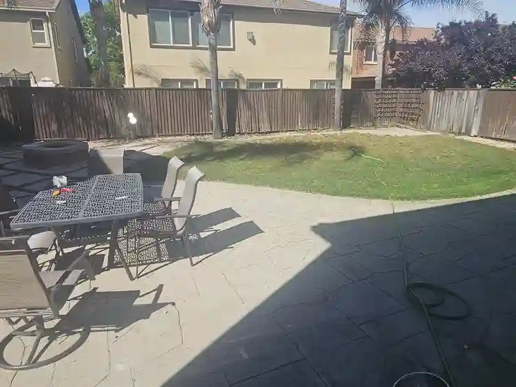 Looking for roomate. Female