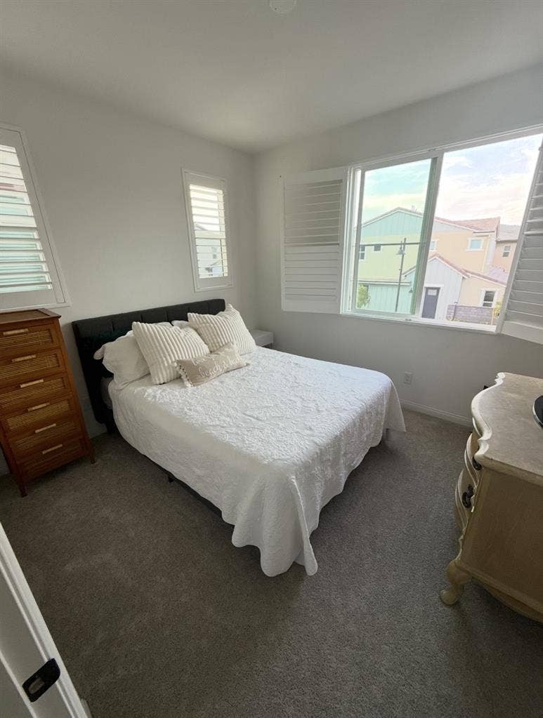 Room for rent in RMV - Female only