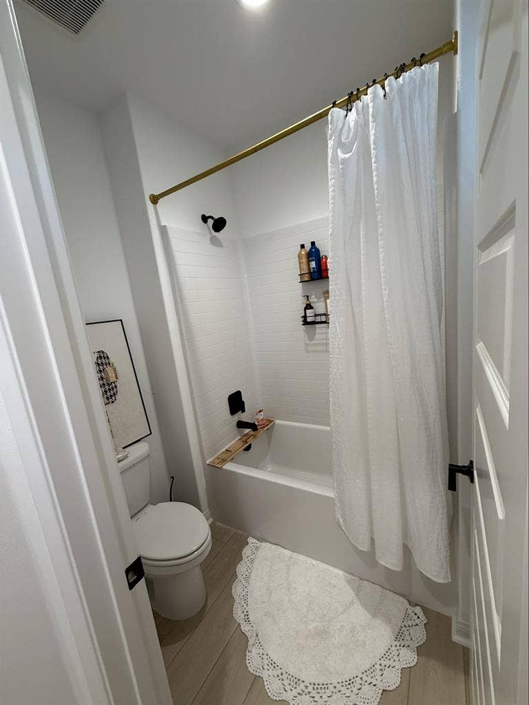 Room for rent in RMV - Female only
