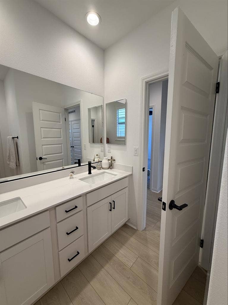 Room for rent in RMV - Female only