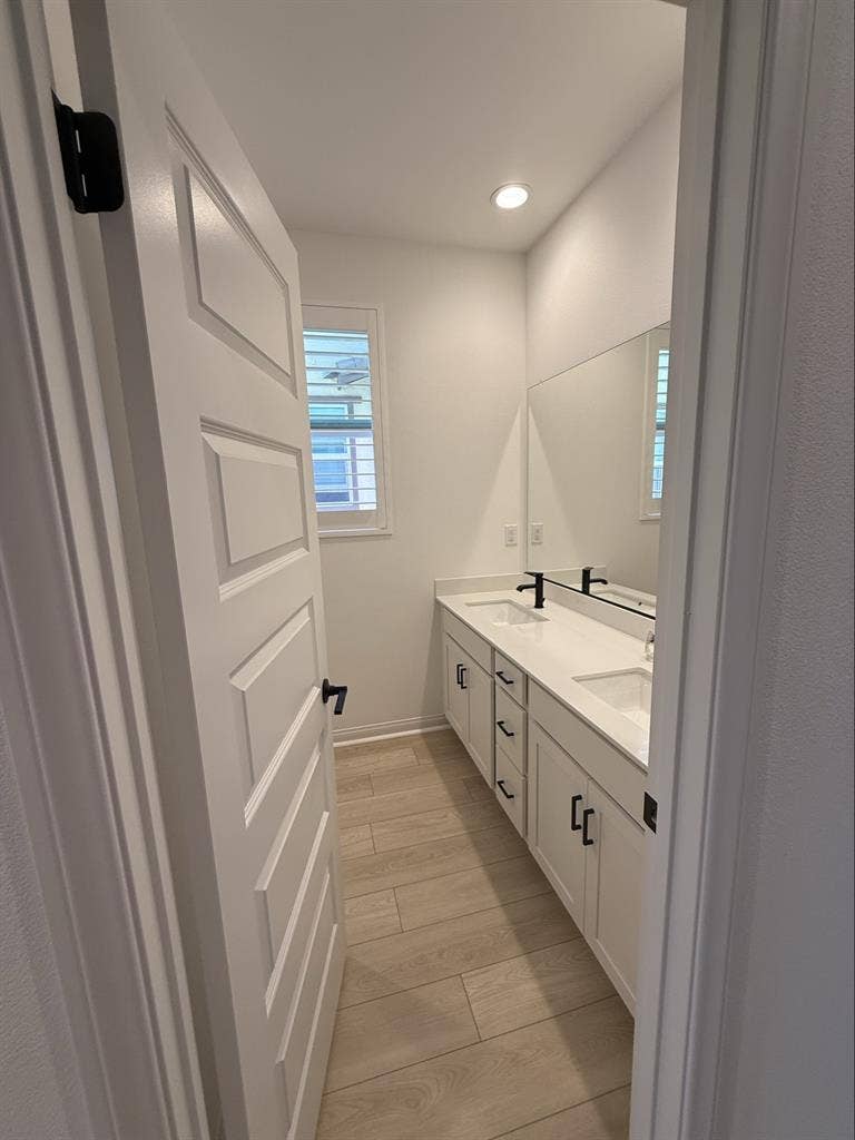 Room for rent in RMV - Female only