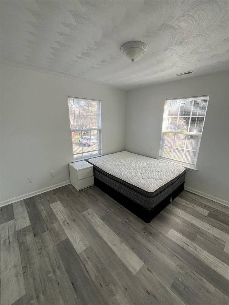 Room available in MAY!