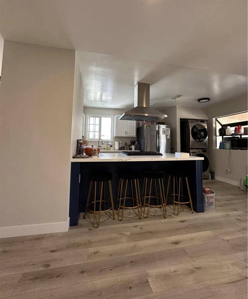 Looking for new roommate