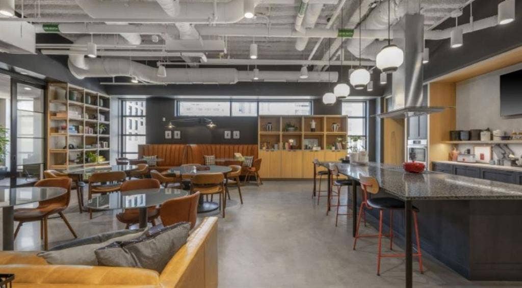 Large bed, all utilities included