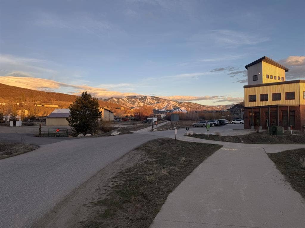 Master bed/bath in 2/2 on the River