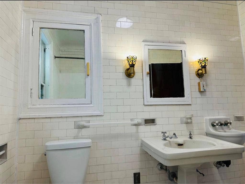 Beautiful big light room for rent