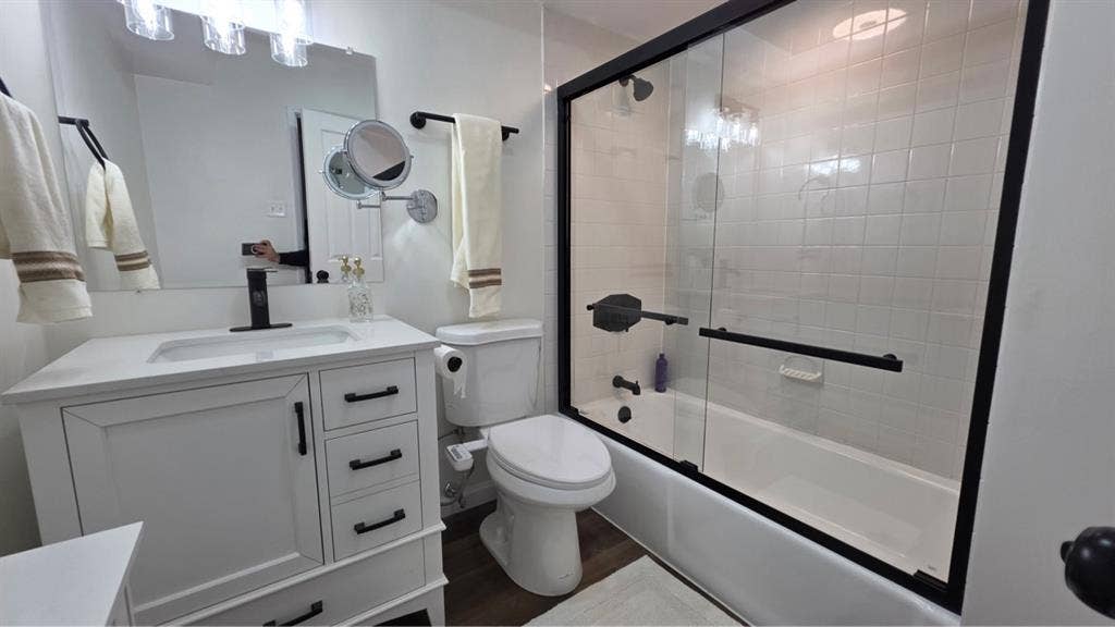 Cozy bedroom in sharing bathroom