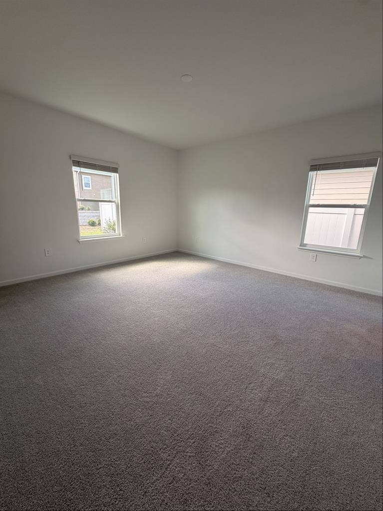 Master bed/bath for single female