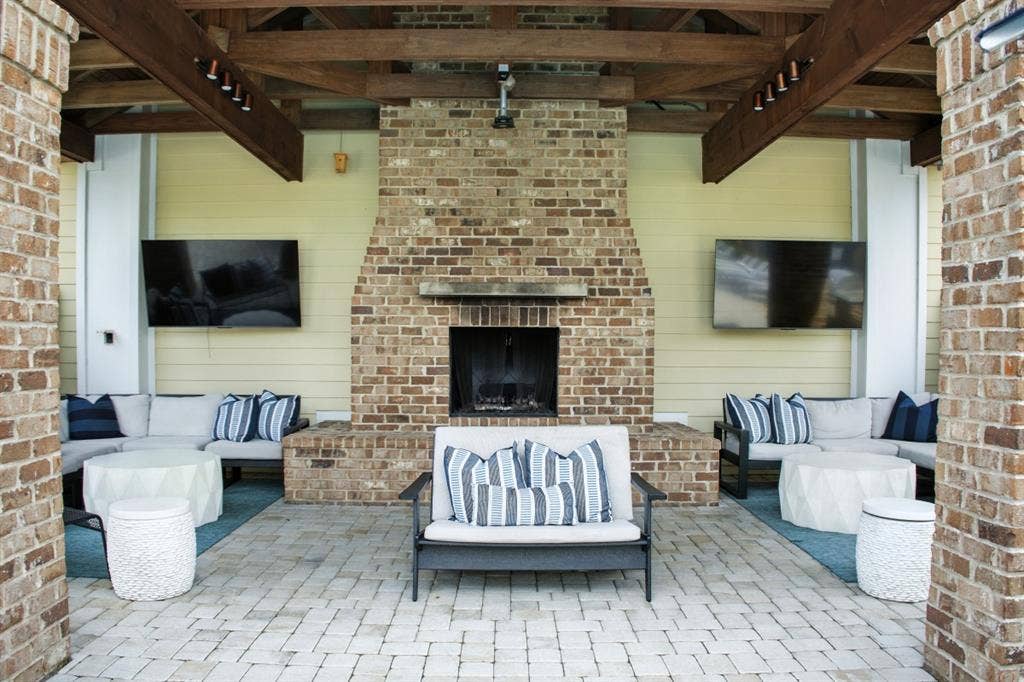 ROOMMATE WANTED & WELCOME 🙂 -- CHS