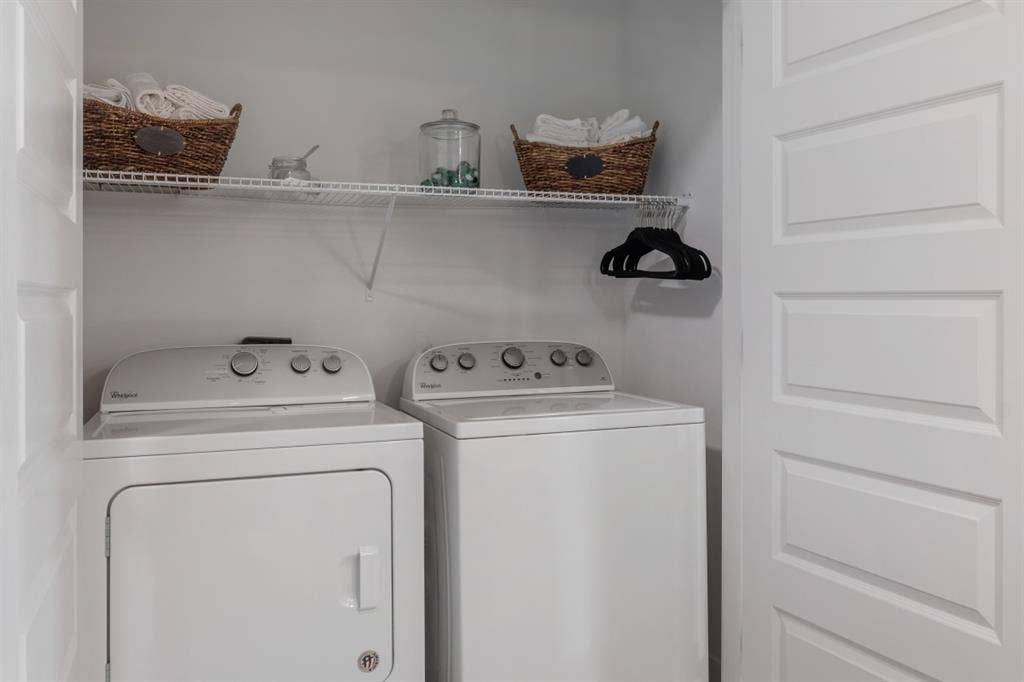 ROOMMATE WANTED & WELCOME 🙂 -- CHS